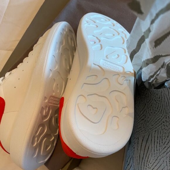 Alexander McQueen Oversized Leather Sneakers - Picture 3 of 4